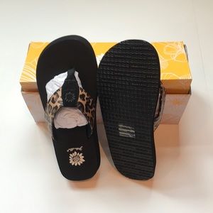 New Yellow Box Leopard Flip Flops size 9